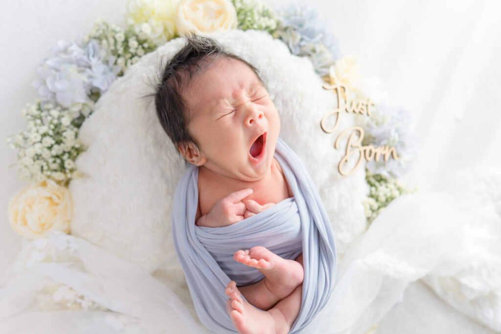 泣いたり、起きたり。いろいろな瞬間が宝物になる新生児のじかん。埼玉・東京出張撮影