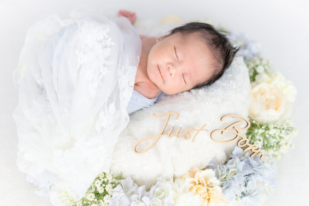 穏やかな表情を東京のご自宅で撮影したニューボーンフォト