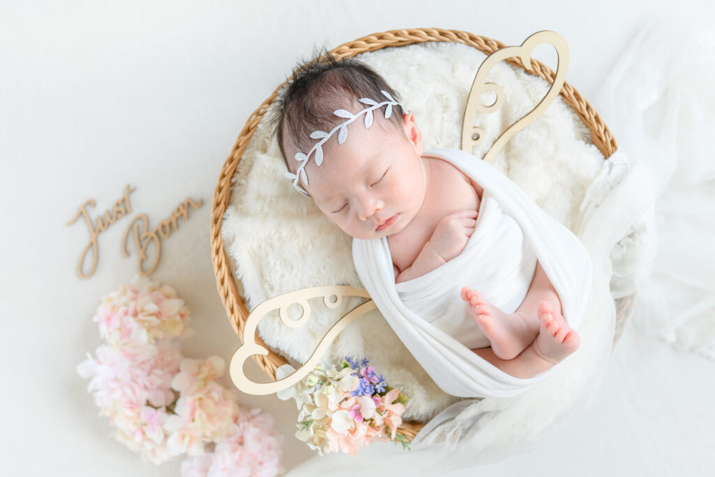 ママのお腹の中にいた時のような安心感のあるおくるみポーズ。和光市・朝霞市・新座市へ出張可能